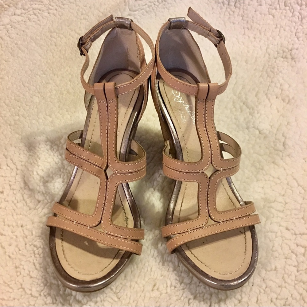 Seychelles Tan & Metallic Strappy Wedges